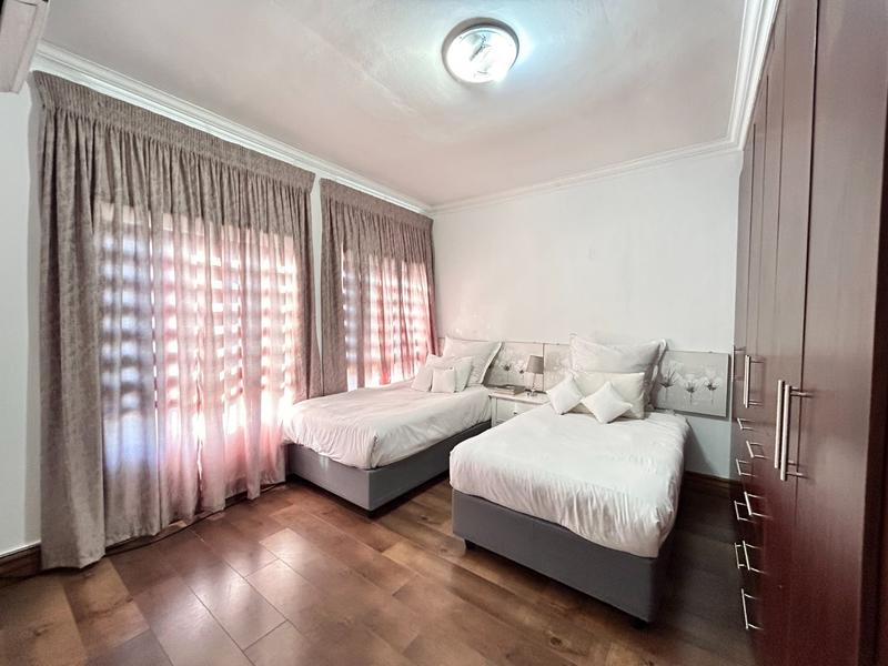To Let 4 Bedroom Property for Rent in Xanadu North West